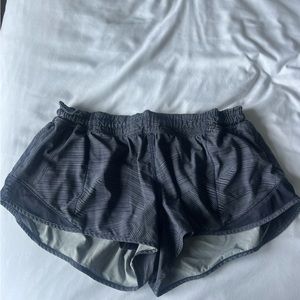 Lululemon hotty hot shorts 2.5 inch